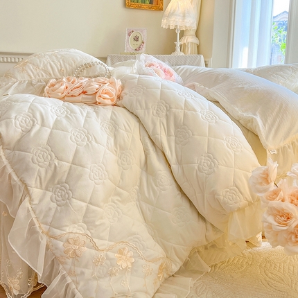 91家纺网 家纺一手货源 找家纺 瑞宝 2025新款水洗棉花边夹棉床裙甜优系列四件套（供货价+40） 甜优-奶油米