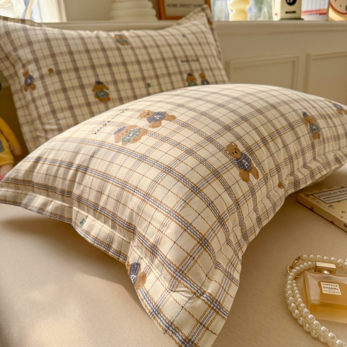 91家纺网 家纺一手货源 找家纺 百寐 2025新款13372全棉信封印花枕套单人 格子熊