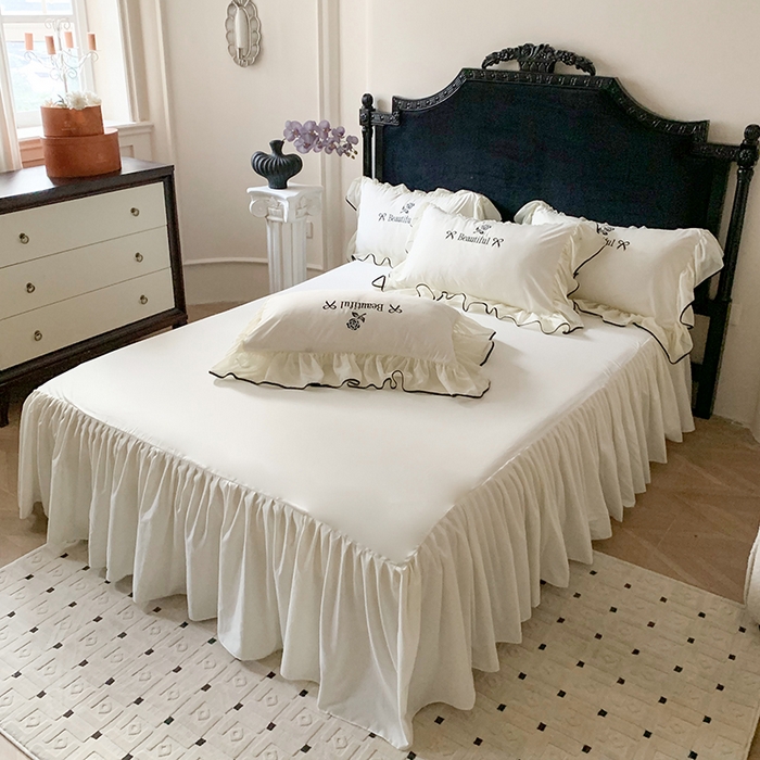 91家纺网 家纺一手货源 找家纺 富盛家纺 2025新款水洗亲肤棉刺绣床裙款四件套公主风四件套 茹意—白