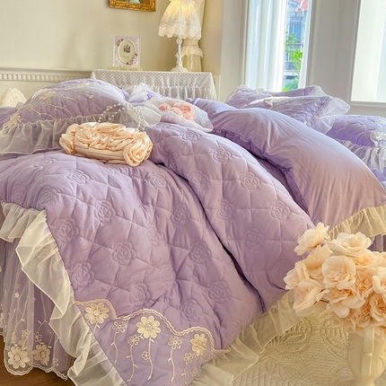 91家纺网 家纺一手货源 找家纺 瑞宝 2025新款水洗棉花边夹棉床裙甜优系列四件套（供货价+40） 甜优-芬兰紫