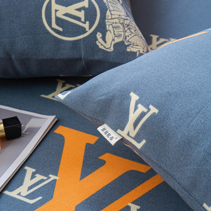 91家纺网 家纺一手货源 找家纺 邵依家纺 2025新款原棉老粗布印花床单系列 经典字母灰