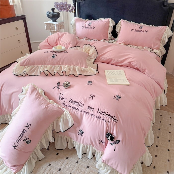 91家纺网 家纺一手货源 找家纺 富盛家纺 2025新款水洗亲肤棉刺绣床裙款四件套公主风四件套 茹意—豆沙