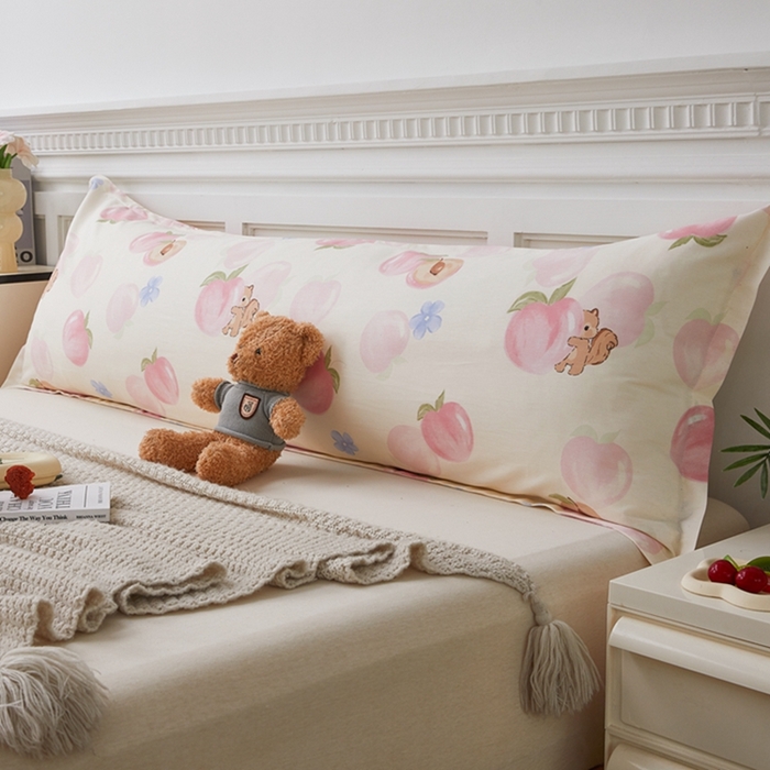 91家纺网 家纺一手货源 找家纺 翎盈家纺 2025新款纯棉小清新双人枕套 蜜桃松鼠