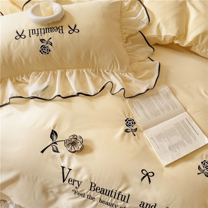 91家纺网 家纺一手货源 找家纺 富盛家纺 2025新款水洗亲肤棉刺绣床裙款四件套公主风四件套 茹意—黄