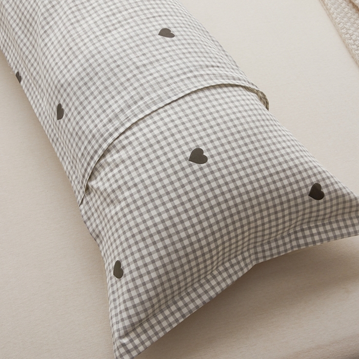 91家纺网 家纺一手货源 找家纺 翎盈家纺 2025新款纯棉小清新双人枕套 格子爱心-灰