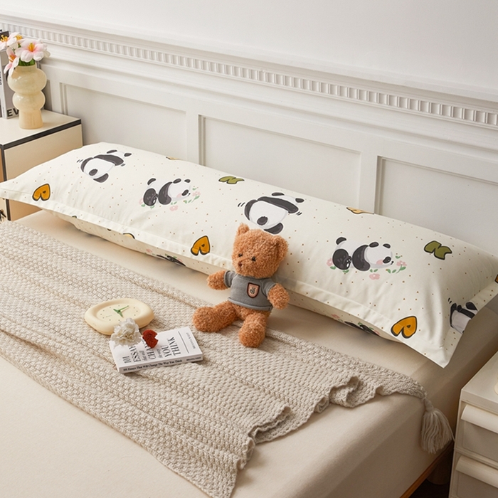 91家纺网 家纺一手货源 找家纺 翎盈家纺 2025新款纯棉小清新双人枕套 字母熊猫