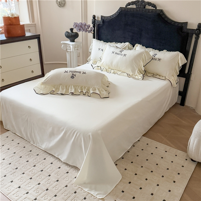 91家纺网 家纺一手货源 找家纺 富盛家纺 2025新款水洗亲肤棉刺绣床裙款四件套公主风四件套 茹意—白