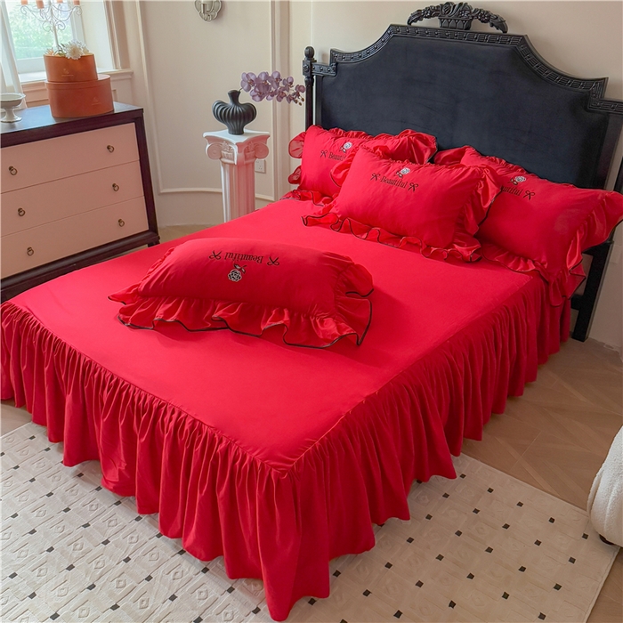 91家纺网 家纺一手货源 找家纺 富盛家纺 2025新款水洗亲肤棉刺绣床裙款四件套公主风四件套 茹意—大红