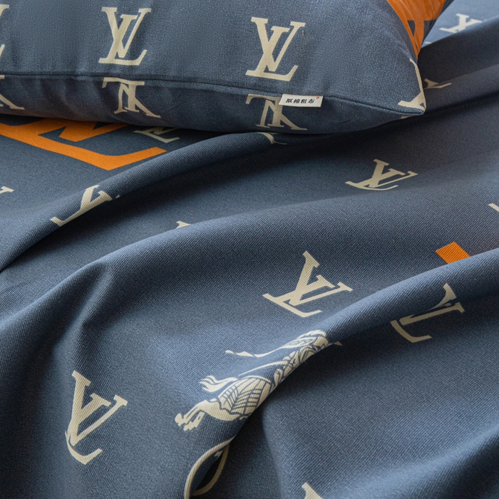 91家纺网 家纺一手货源 找家纺 邵依家纺 2025新款原棉老粗布印花床单系列 经典字母灰