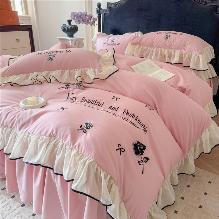 91家纺网 家纺一手货源 找家纺 富盛家纺 2025新款水洗亲肤棉刺绣床裙款四件套公主风四件套 茹意—豆沙