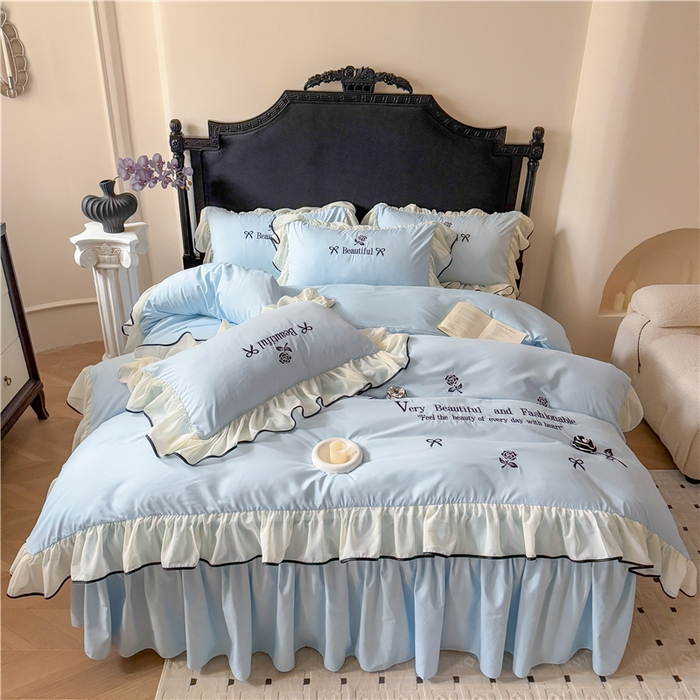 91家纺网 家纺一手货源 找家纺 富盛家纺 2025新款水洗亲肤棉刺绣床裙款四件套公主风四件套 茹意—蓝