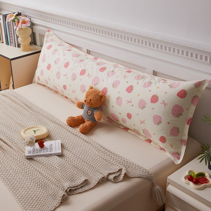 91家纺网 家纺一手货源 找家纺 翎盈家纺 2025新款纯棉小清新双人枕套 草莓庄园