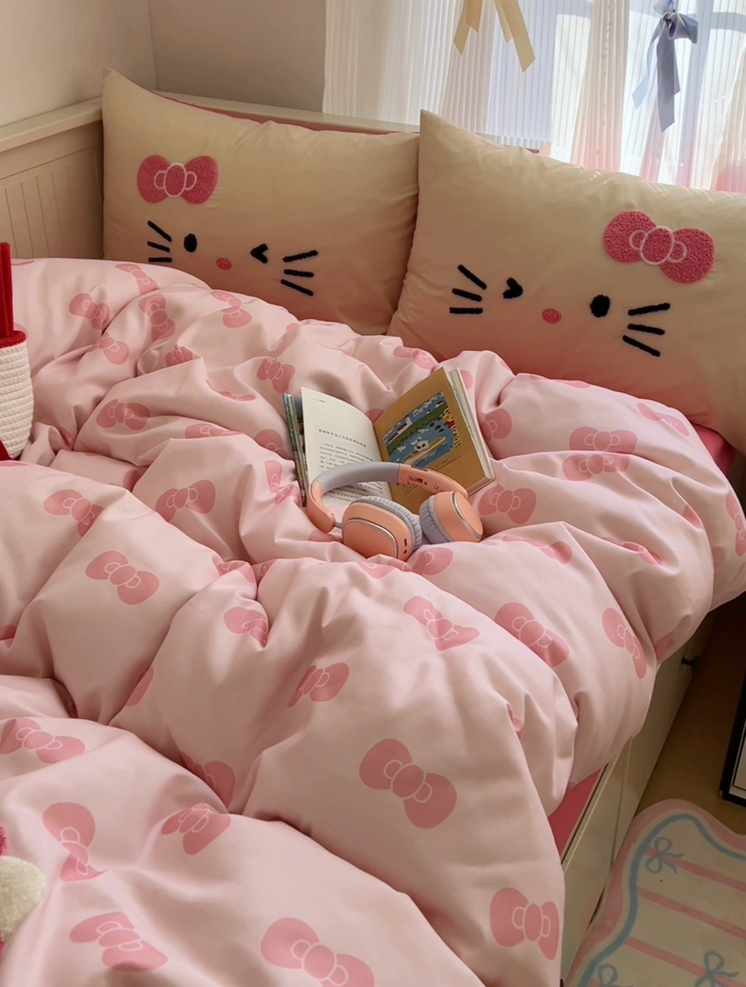 91家纺网 家纺一手货源 找家纺 桃喜 2025新款猫咪系列印花毛巾绣水洗棉四件套 粉蝴蝶结小猫