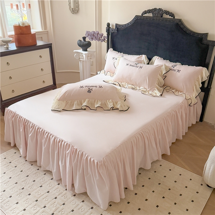 91家纺网 家纺一手货源 找家纺 富盛家纺 2025新款水洗亲肤棉刺绣床裙款四件套公主风四件套 茹意—粉