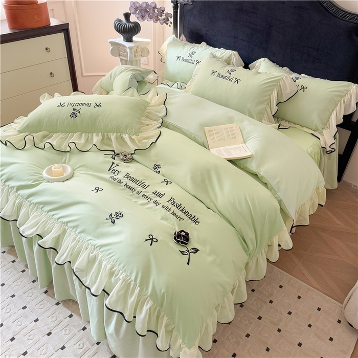 91家纺网 家纺一手货源 找家纺 富盛家纺 2025新款水洗亲肤棉刺绣床裙款四件套公主风四件套 茹意—嫩绿