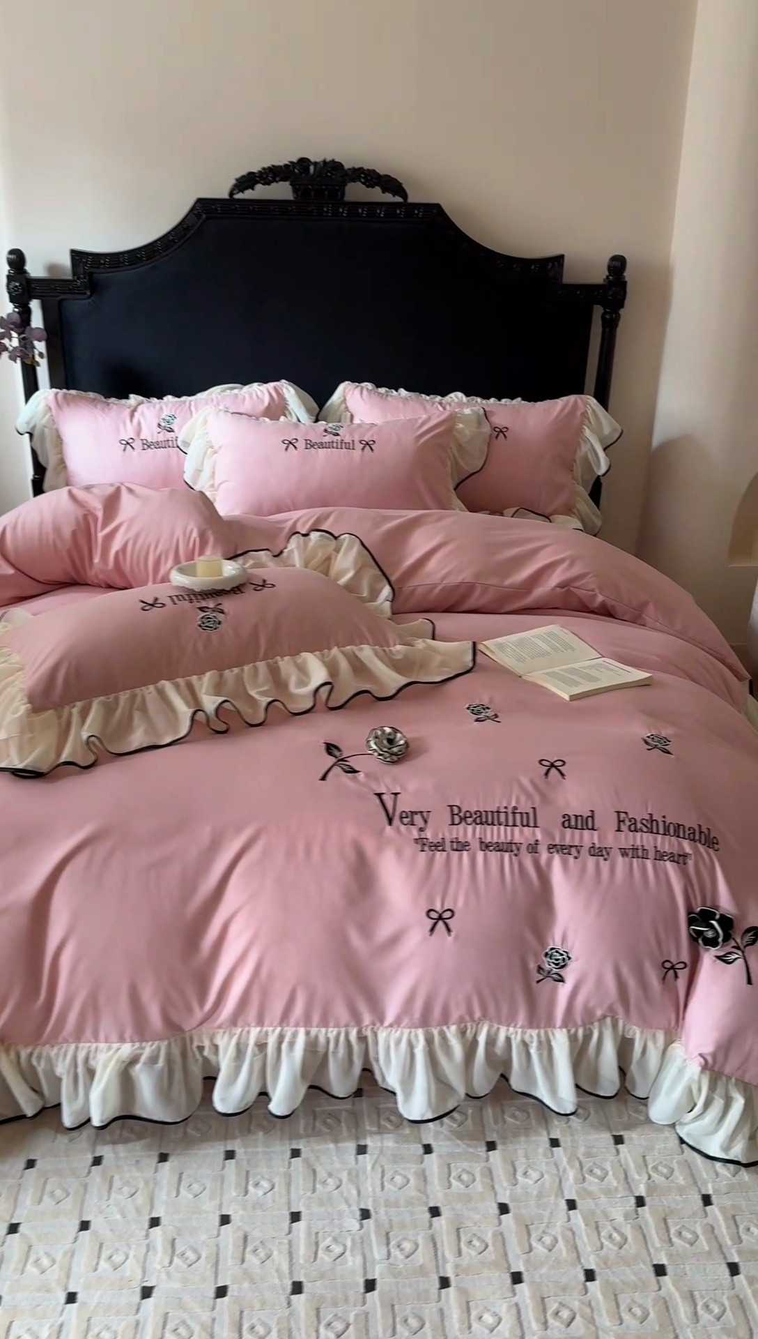 91家纺网 家纺一手货源 找家纺 富盛家纺 2025新款水洗亲肤棉刺绣床裙款四件套公主风四件套 茹意—豆沙