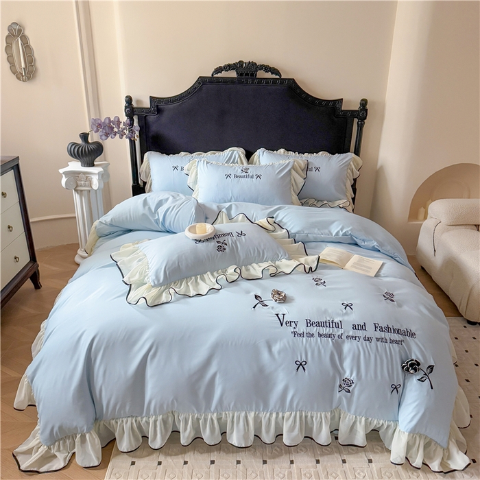 91家纺网 家纺一手货源 找家纺 富盛家纺 2025新款水洗亲肤棉刺绣床裙款四件套公主风四件套 茹意—蓝