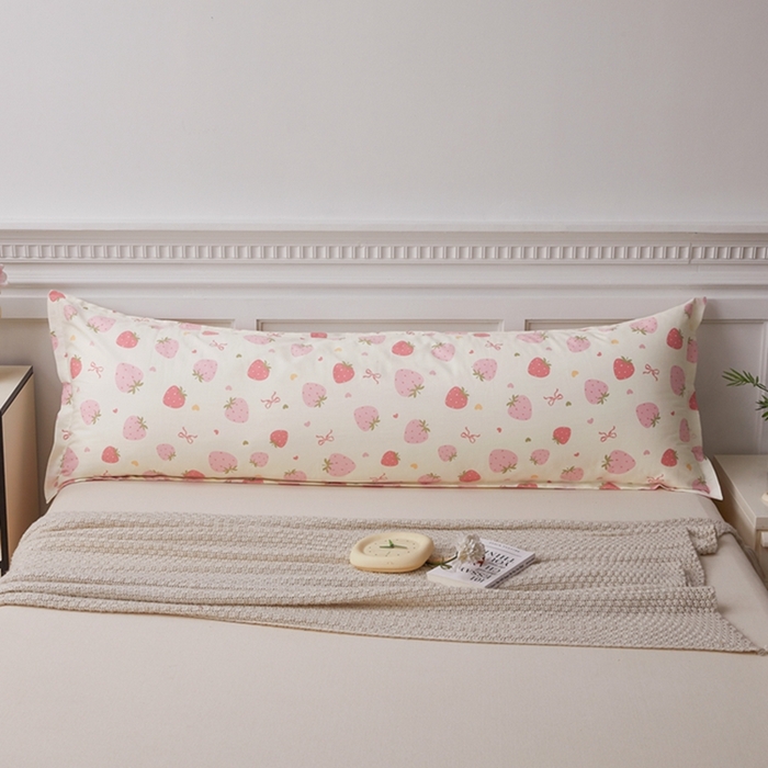 91家纺网 家纺一手货源 找家纺 翎盈家纺 2025新款纯棉小清新双人枕套 草莓庄园