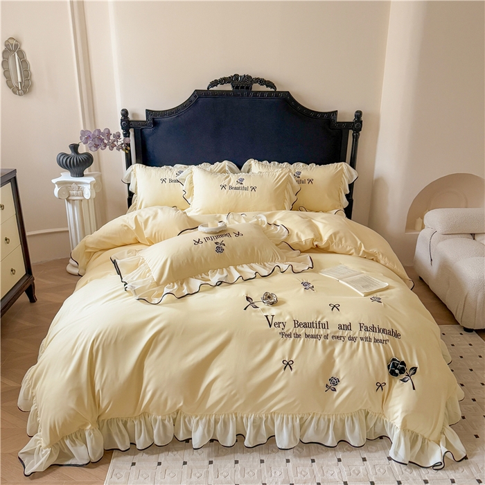 91家纺网 家纺一手货源 找家纺 富盛家纺 2025新款水洗亲肤棉刺绣床裙款四件套公主风四件套 茹意—黄