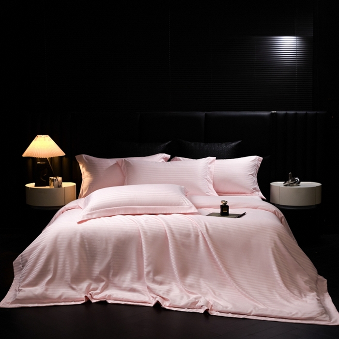 91家纺网 家纺一手货源 找家纺 绒世界 绒世界 2025新款四季款高端贡缎条纹水洗真丝四件套 香芋粉