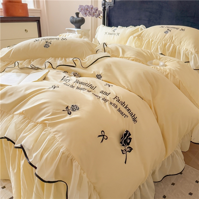 91家纺网 家纺一手货源 找家纺 富盛家纺 2025新款水洗亲肤棉刺绣床裙款四件套公主风四件套 茹意—黄