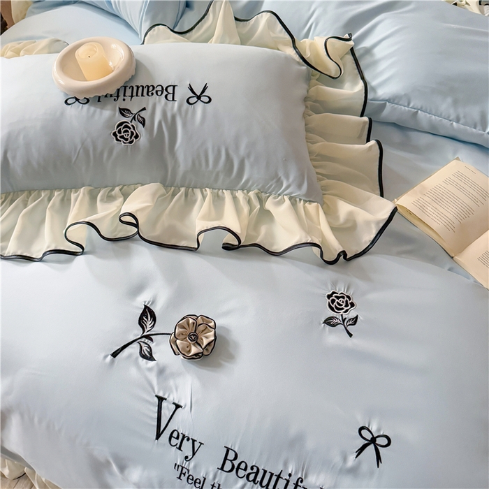 91家纺网 家纺一手货源 找家纺 富盛家纺 2025新款水洗亲肤棉刺绣床裙款四件套公主风四件套 茹意—蓝