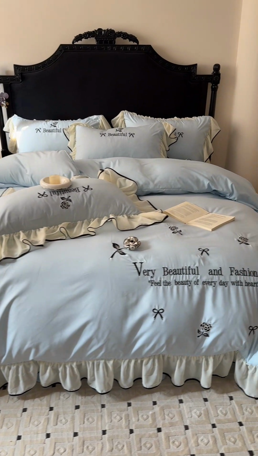 91家纺网 家纺一手货源 找家纺 富盛家纺 2025新款水洗亲肤棉刺绣床裙款四件套公主风四件套 茹意—蓝