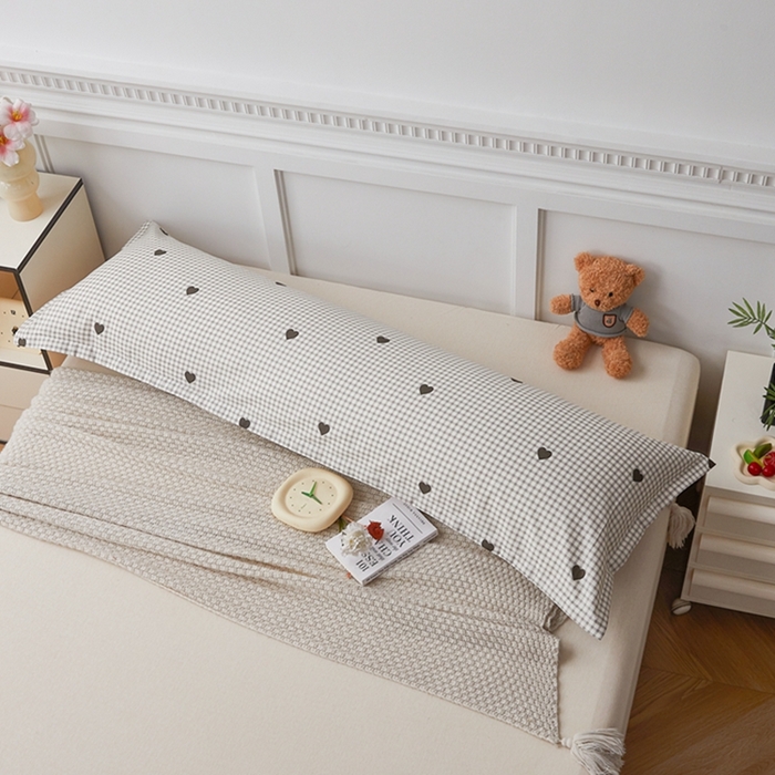 91家纺网 家纺一手货源 找家纺 翎盈家纺 2025新款纯棉小清新双人枕套 格子爱心-灰