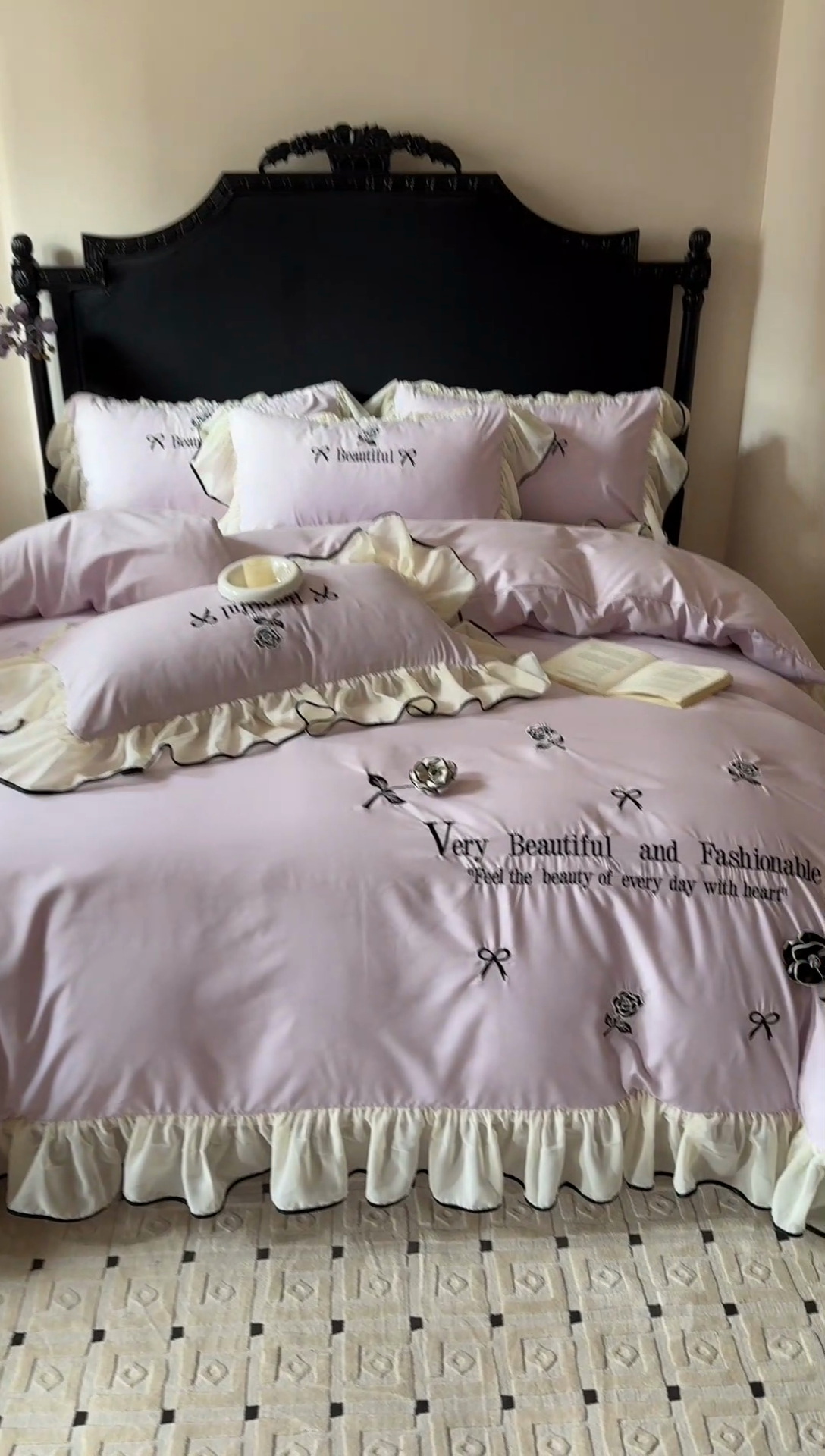 91家纺网 家纺一手货源 找家纺 富盛家纺 2025新款水洗亲肤棉刺绣床裙款四件套公主风四件套 茹意—紫