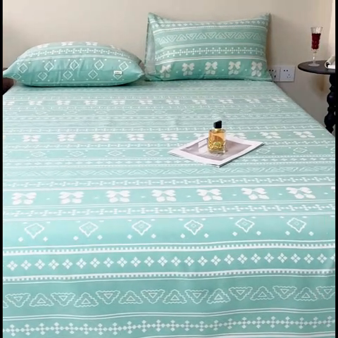 91家纺网 家纺一手货源 找家纺 邵依家纺 2025新款原棉老粗布印花床单系列 草莓情-绿