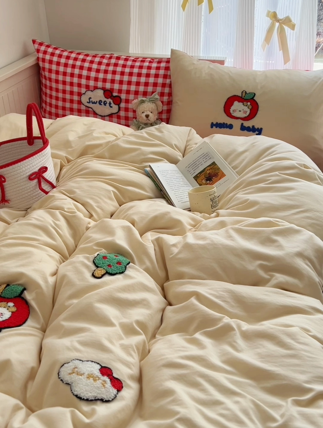 91家纺网 家纺一手货源 找家纺 桃喜 2025新款猫咪系列印花毛巾绣水洗棉四件套 红格子小猫