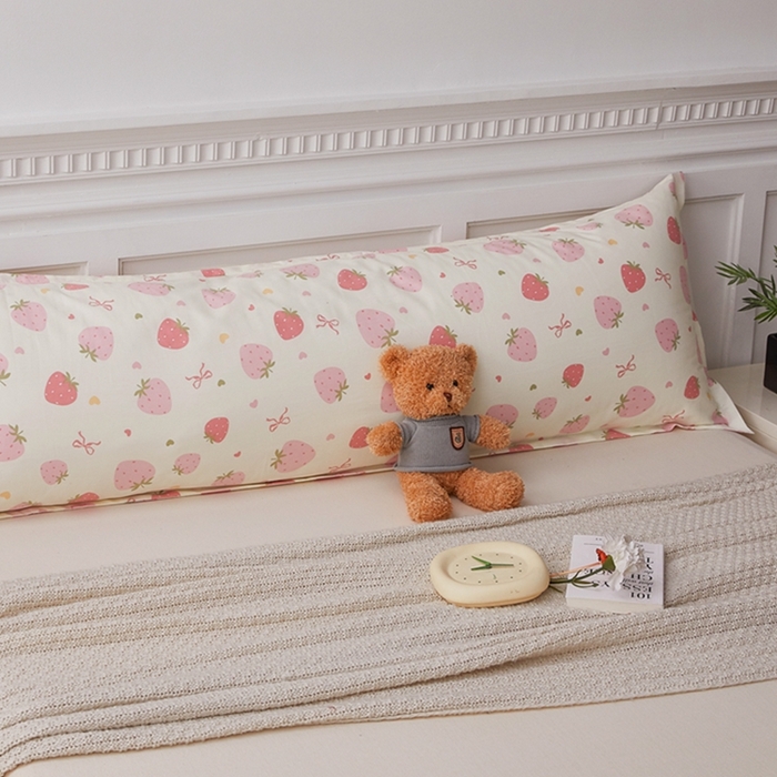 91家纺网 家纺一手货源 找家纺 翎盈家纺 2025新款纯棉小清新双人枕套 草莓庄园