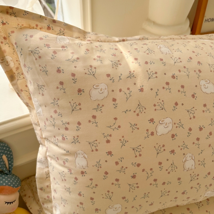 91家纺网 家纺一手货源 找家纺 百寐 2025新款13372全棉信封印花枕套单人 采薇兔