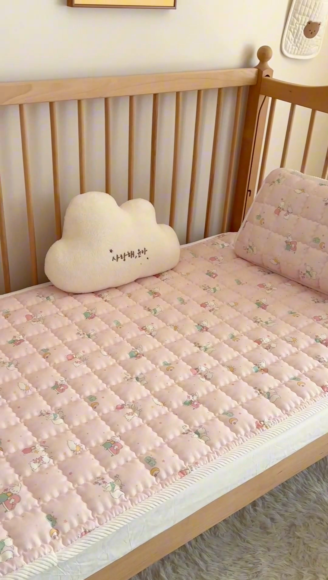 91家纺网 家纺一手货源 找家纺 嗨生活 2025新款7A抗菌全棉双层纱床垫 床褥 幼儿园床垫 儿童床垫 支持定做  你好小兔