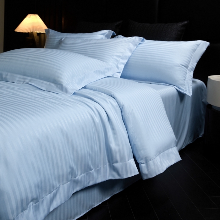 91家纺网 家纺一手货源 找家纺 绒世界 绒世界 2025新款四季款高端贡缎条纹水洗真丝四件套 景泰蓝