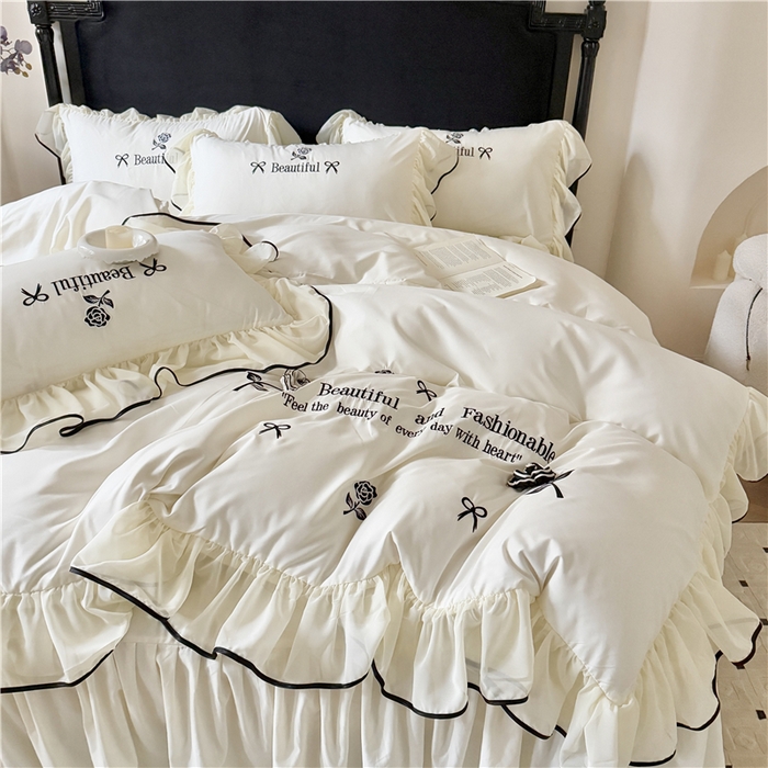 91家纺网 家纺一手货源 找家纺 富盛家纺 2025新款水洗亲肤棉刺绣床裙款四件套公主风四件套 茹意—白