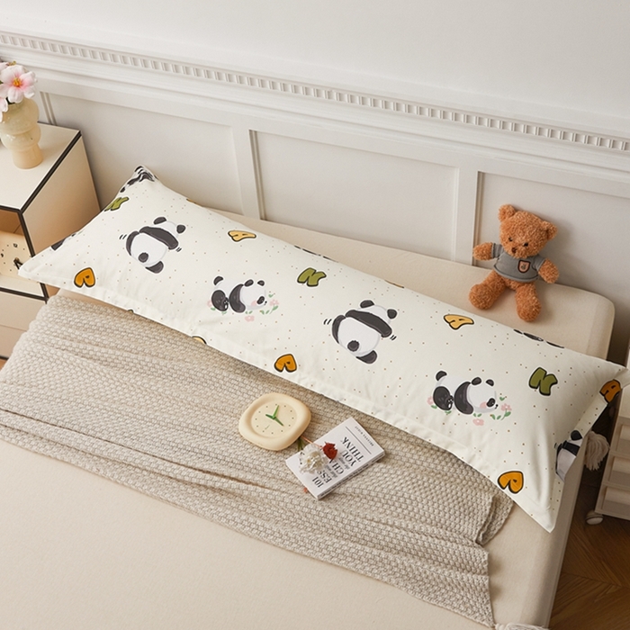 91家纺网 家纺一手货源 找家纺 翎盈家纺 2025新款纯棉小清新双人枕套 字母熊猫