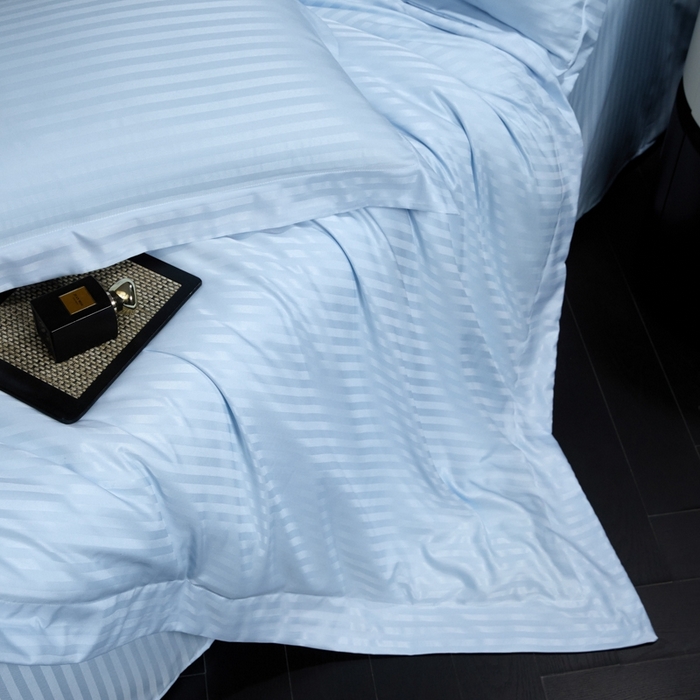 91家纺网 家纺一手货源 找家纺 绒世界 绒世界 2025新款四季款高端贡缎条纹水洗真丝四件套 景泰蓝