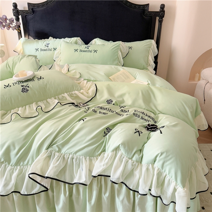 91家纺网 家纺一手货源 找家纺 富盛家纺 2025新款水洗亲肤棉刺绣床裙款四件套公主风四件套 茹意—嫩绿