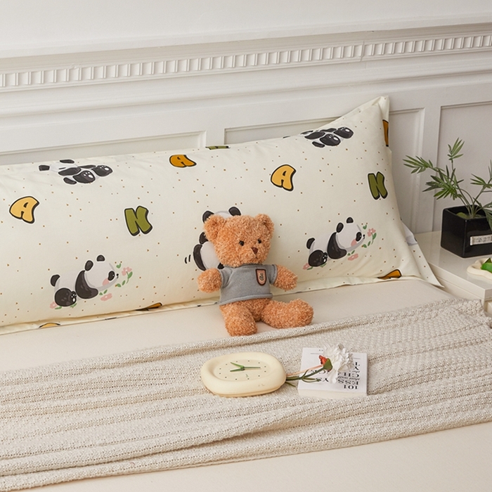 91家纺网 家纺一手货源 找家纺 翎盈家纺 2025新款纯棉小清新双人枕套 字母熊猫