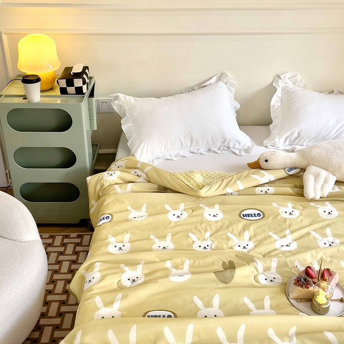 91家纺网 家纺一手货源 找家纺 绒梦里 2025新款儿童卡通系列A类凉感冰豆豆夏被 HELLO兔