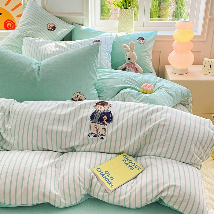 91家纺网 家纺一手货源 找家纺 大境 2026新款色织全棉水洗棉刺绣四件套小清新纯棉四件套 篮球小熊-条纹绿