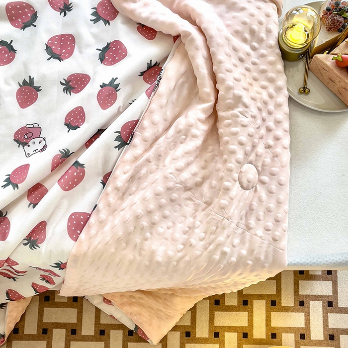 91家纺网 家纺一手货源 找家纺 绒梦里 2025新款儿童卡通系列A类凉感冰豆豆夏被 草莓控