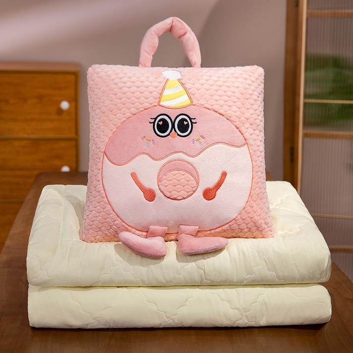 91家纺网 家纺一手货源 找家纺 中华鲟2025新款多功能豆豆绒提花网红抱枕毯卡通立体贴布刺绣抱枕被夏被 甜甜圈夏被-粉