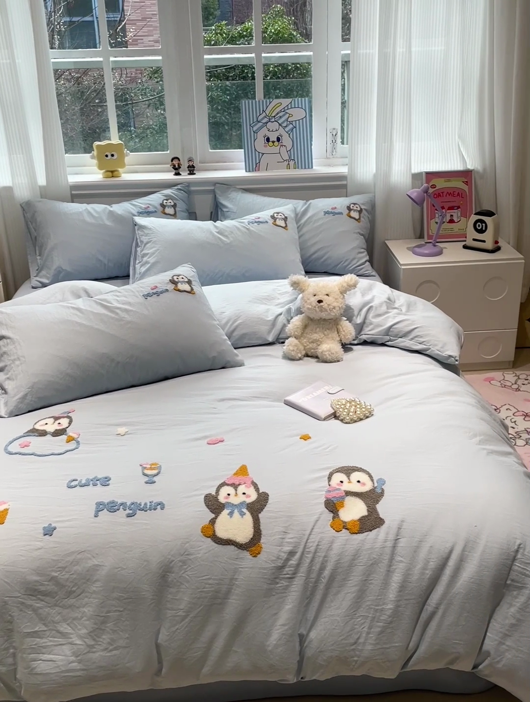 91家纺网 家纺一手货源 找家纺 梦之岛 2025新款多巴胺云朵棉可爱毛巾绣四件套 快乐企鹅-蓝