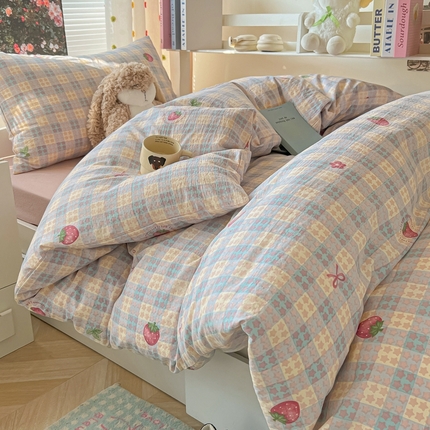 韩巢家纺 2025新款云感双层纱超柔裸睡级学生宿舍上下铺床单被套三件套-（提供卖家秀） 有草莓的地方
