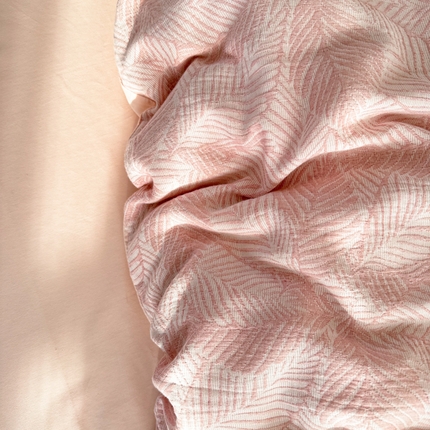 91家纺网 家纺一手货源 找家纺 眠博士2025新款AB版简约时尚A类全棉三层纱系列单被套 三层纱-幸运叶-粉