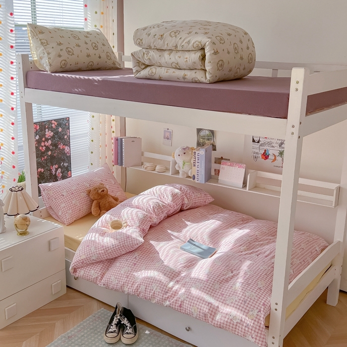 91家纺网 家纺一手货源 找家纺 韩巢家纺 2025新款云感双层纱超柔裸睡级学生宿舍上下铺床单被套三件套-（提供卖家秀） 猫猫晚宴