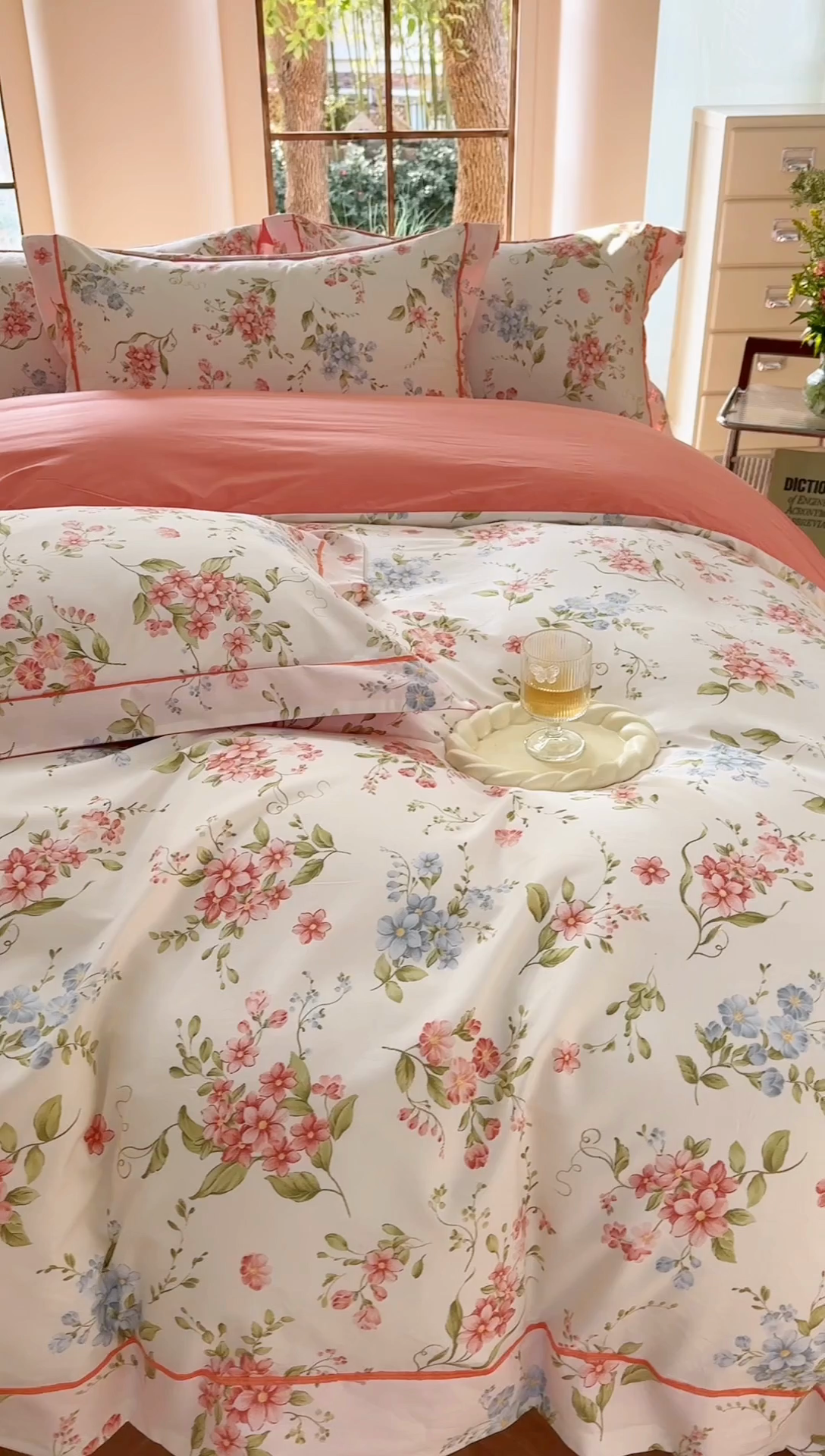 91家纺网 家纺一手货源 找家纺 7V 2025新款轻奢大宽边100%纯棉四件套133*76全棉喷气宽幅长绒棉被套床单床笠套件 蜜朵-米