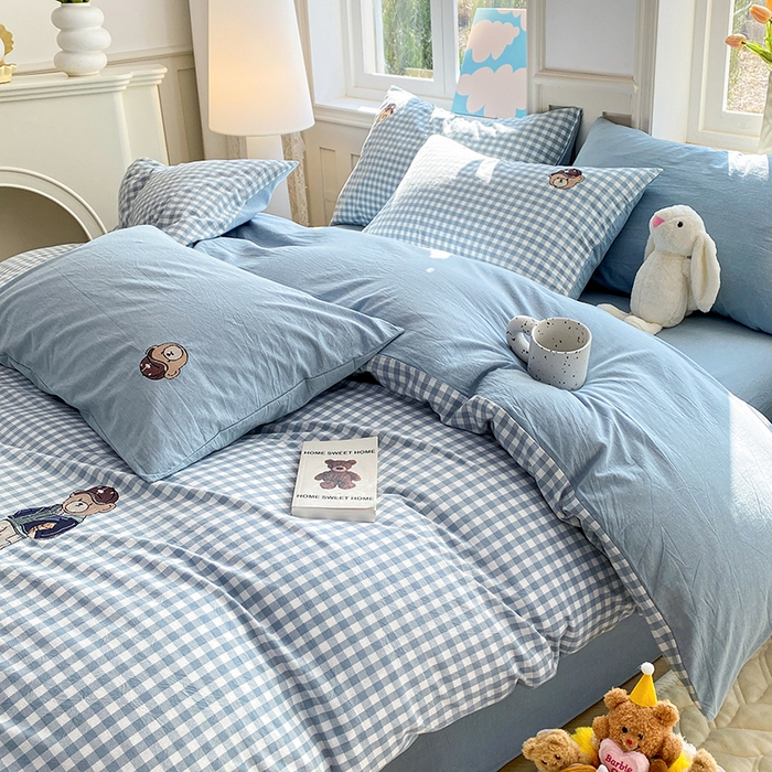 91家纺网 家纺一手货源 找家纺 大境 2026新款色织全棉水洗棉刺绣四件套小清新纯棉四件套 篮球小熊-格子蓝